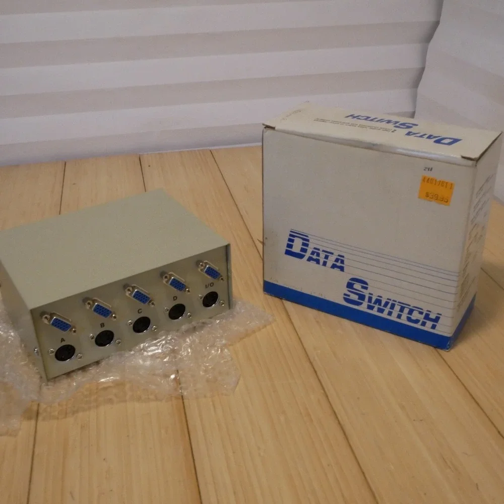 NOS Manual DB15 HD15 VGA & 5-Pin AT-Keyboard ABCD Switch 4‎ position in, 1 out